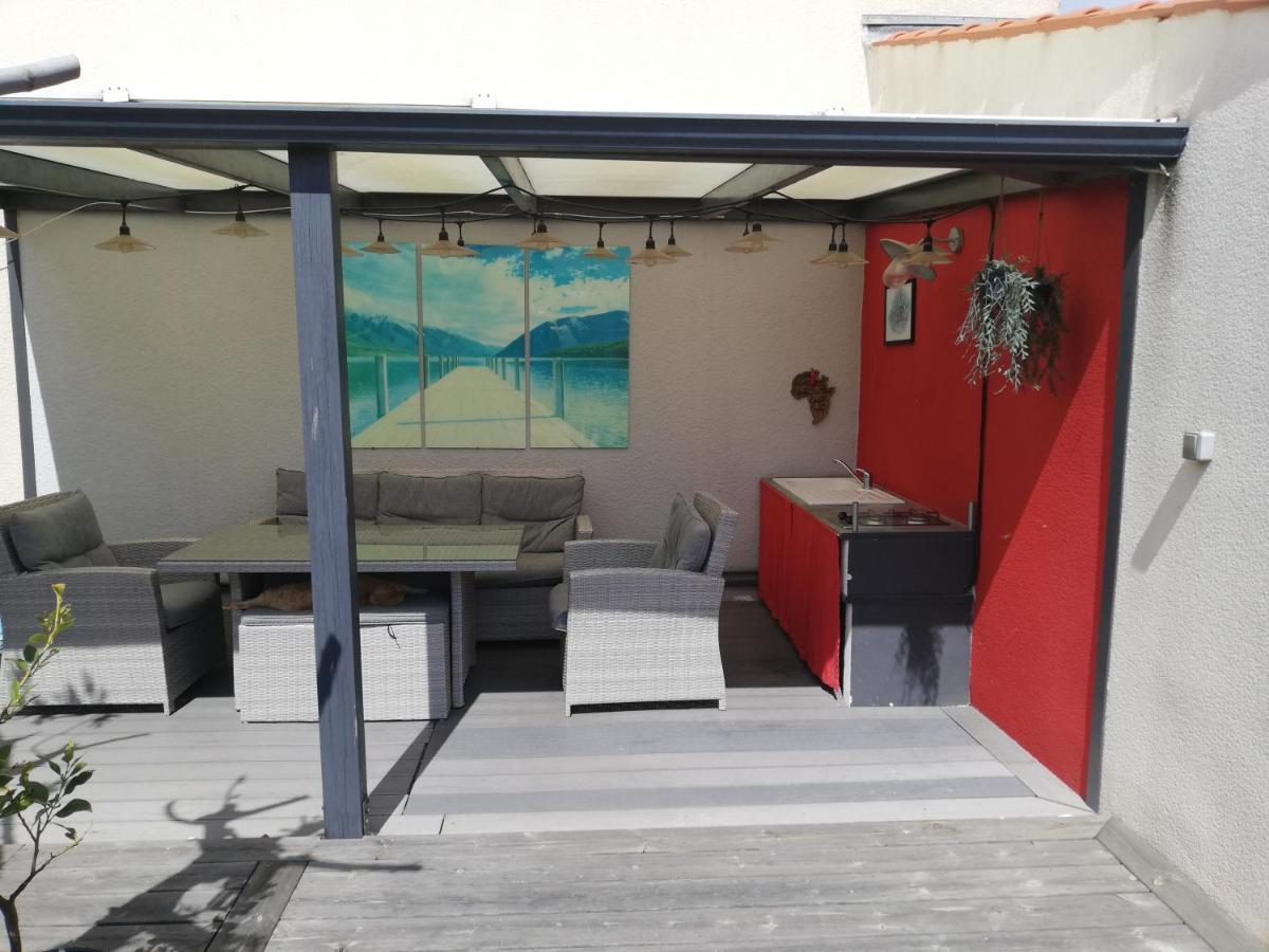 Studio Independant Chez L'Habitant Avec Piscine Et Cuisine Exterieures ラ・ロシェル エクステリア 写真